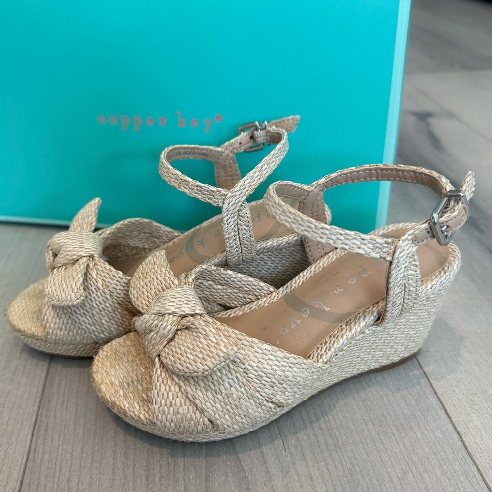 Copper Key girls wedges. Natural color. Size 11